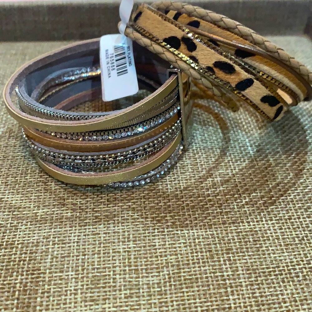 Two layered bracelets. Leopard print and silver